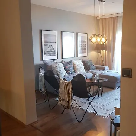 7th Heaven Apartment *